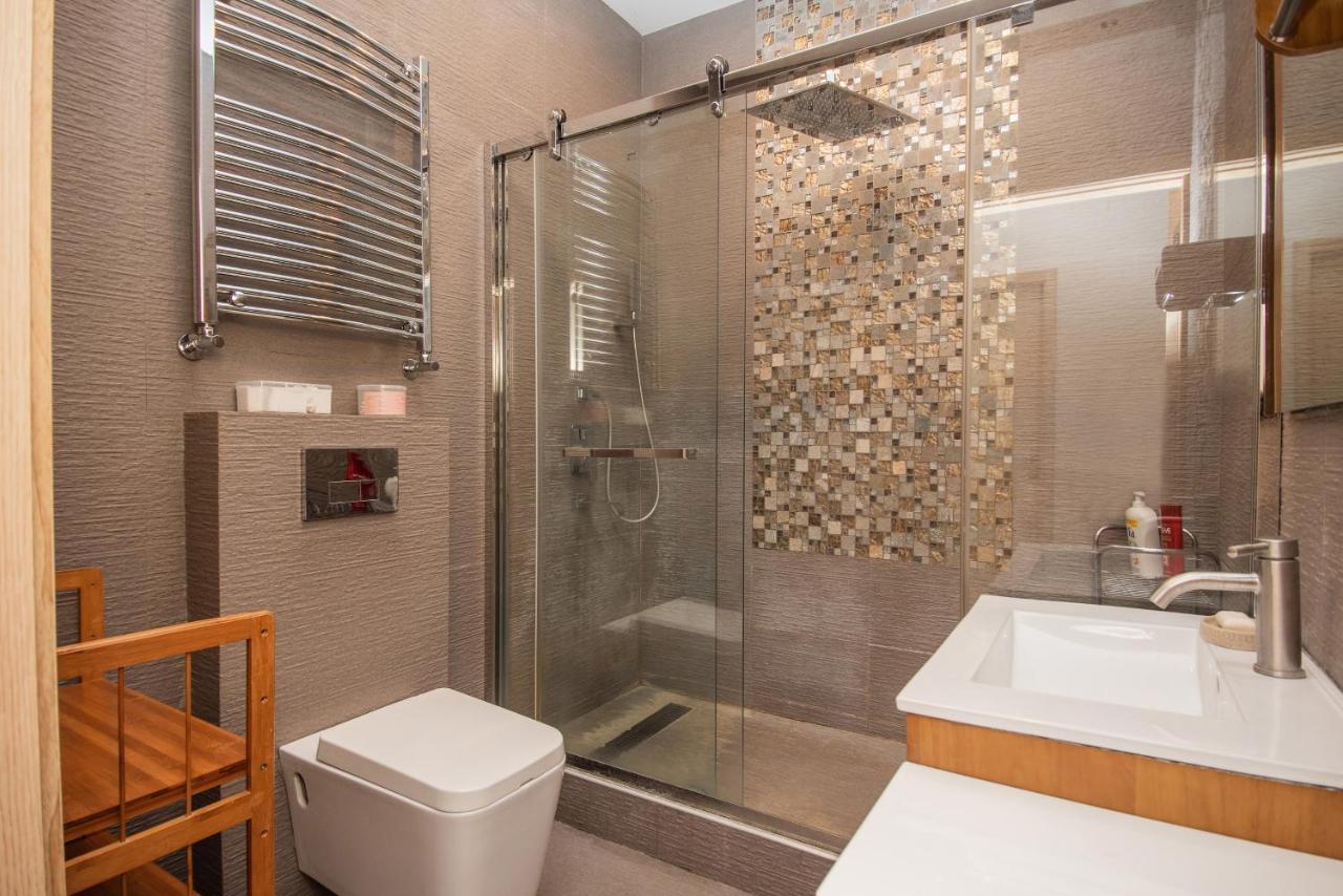 Luxury 4 Bedroom Apartment #1 In The City Center Of Tbilisi Exterior photo
