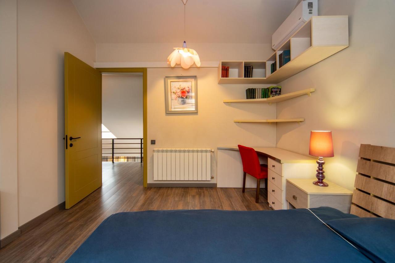 Luxury 4 Bedroom Apartment #1 In The City Center Of Tbilisi Exterior photo