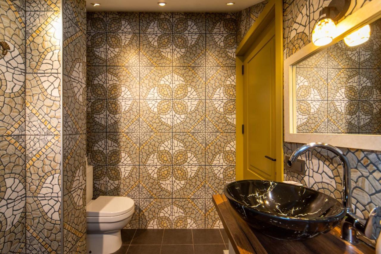 Luxury 4 Bedroom Apartment #1 In The City Center Of Tbilisi Exterior photo