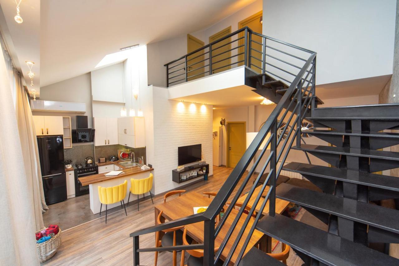 Luxury 4 Bedroom Apartment #1 In The City Center Of Tbilisi Exterior photo