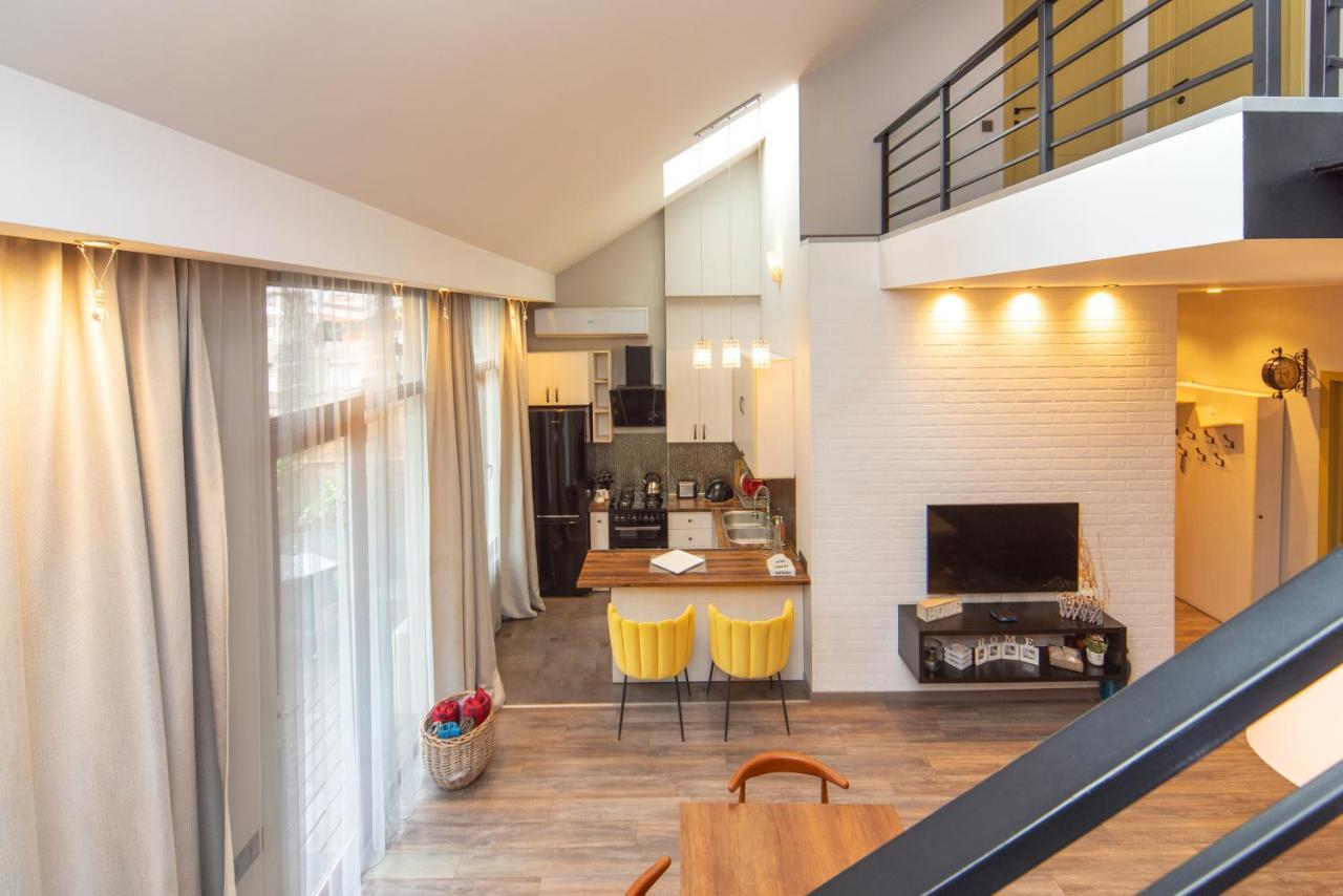 Luxury 4 Bedroom Apartment #1 In The City Center Of Tbilisi Exterior photo